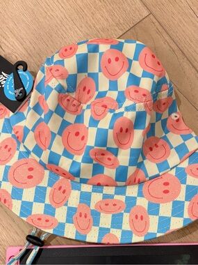 Headster Smiley Checkerboard Bucket Hat